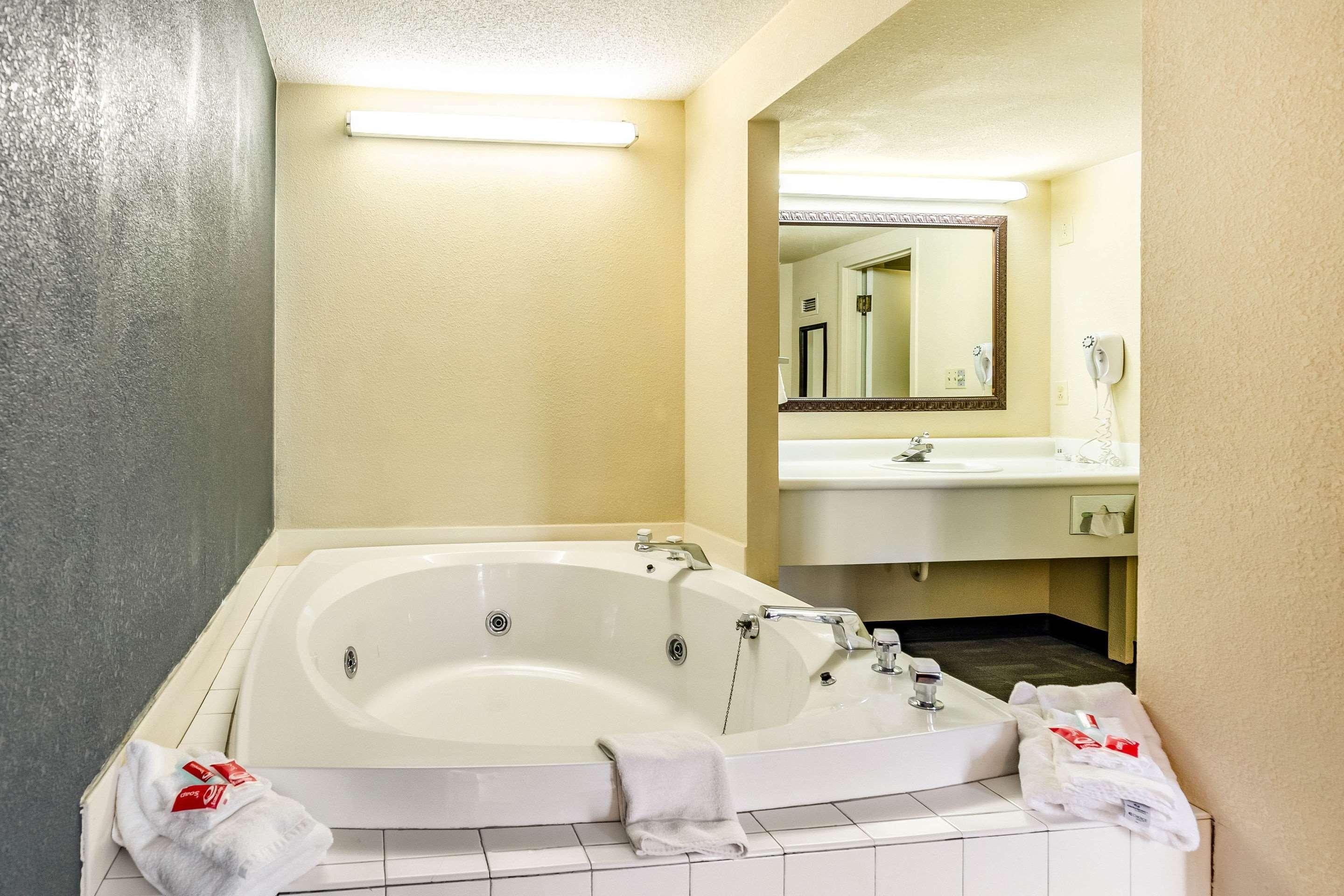Econo Lodge Inn & Suites Radford-Blacksburg Area Kültér fotó